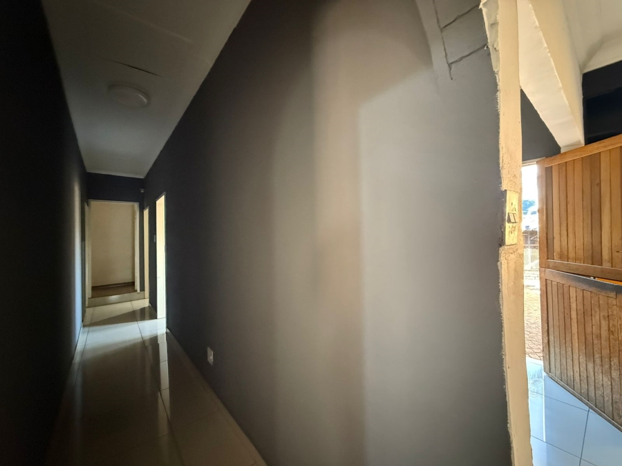 6 Bedroom Property for Sale in Safari Gardens North West